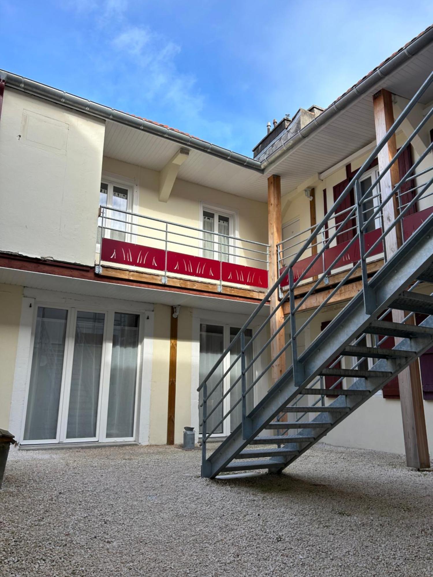 Le Patio : Appartement Chic 3 Chambres Au Coeur De Pau Zewnętrze zdjęcie