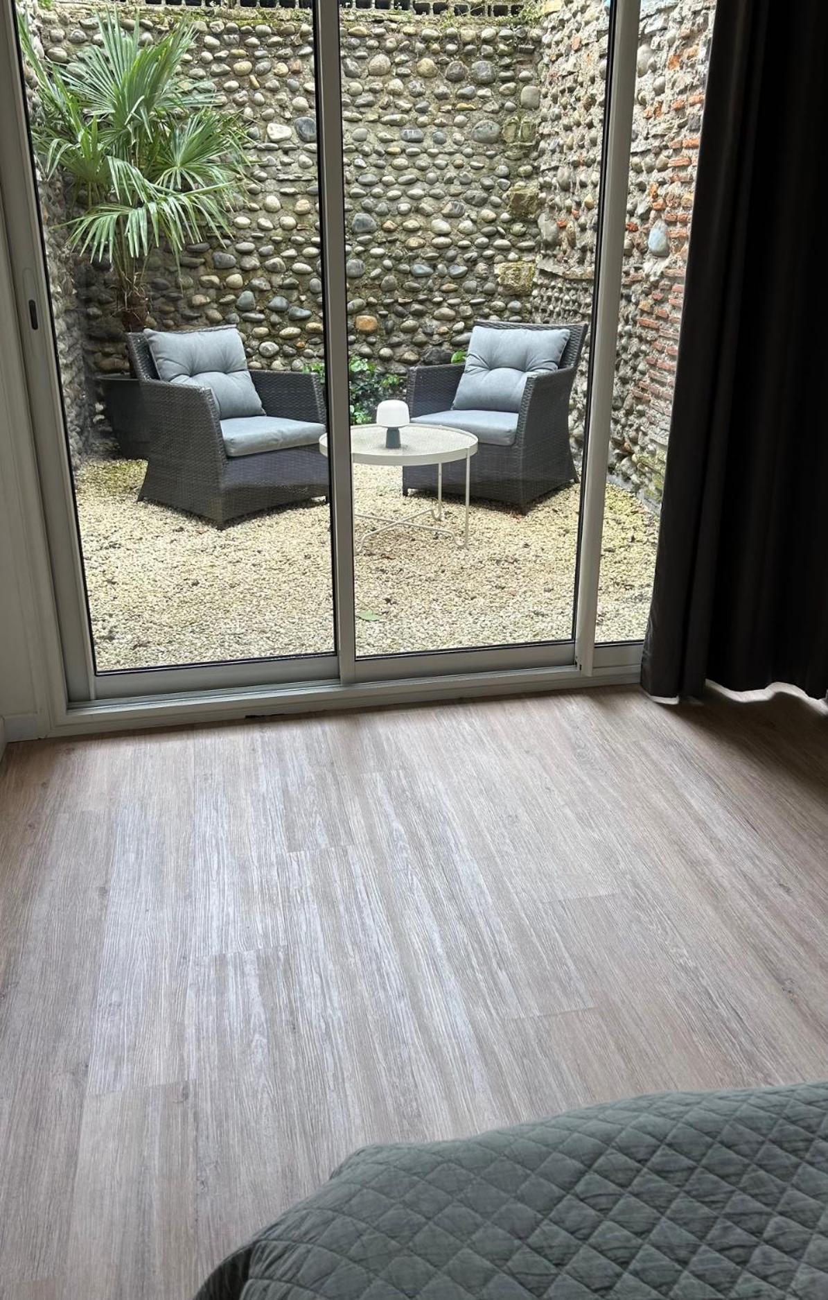 Le Patio : Appartement Chic 3 Chambres Au Coeur De Pau Zewnętrze zdjęcie